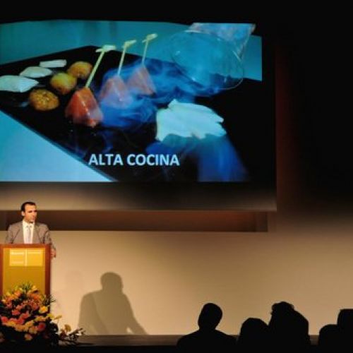 Ignacio Benito agradece el premio recibido en el Congreso de Cecap, Sevilla 2012